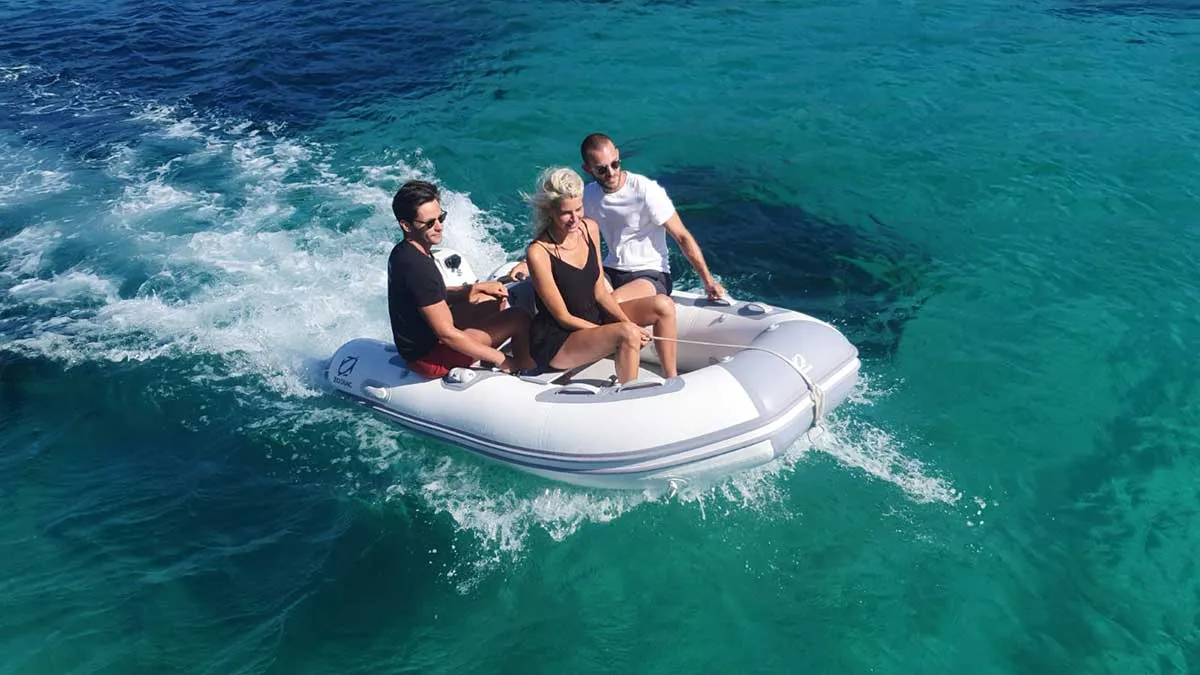Zodiac Cadet 230 Aero: Navigation à trois