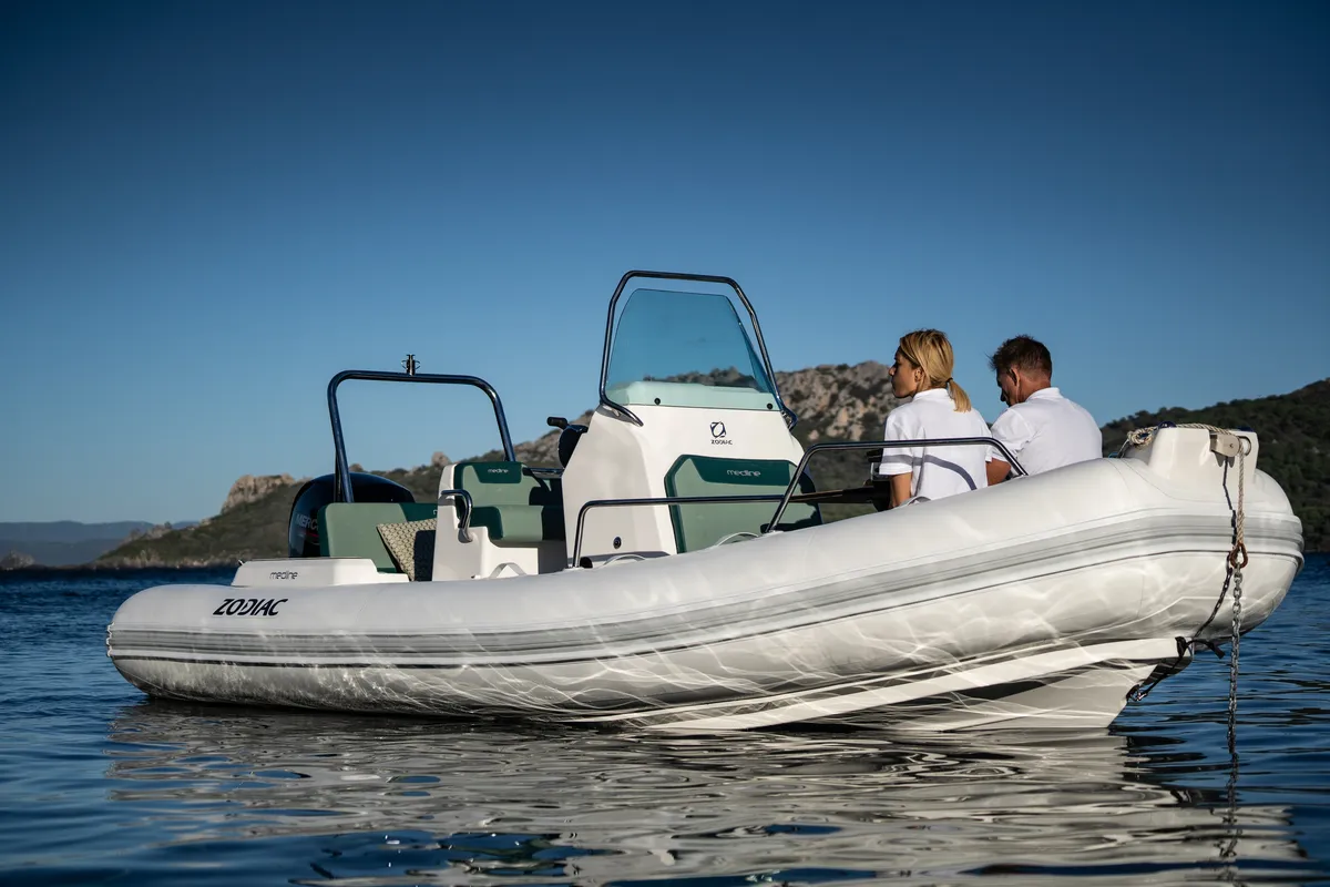 Zodiac Medline 5.8: At anchor with people on board