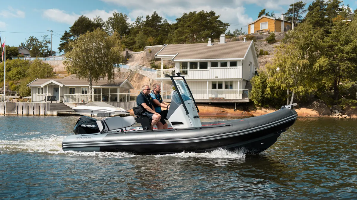 Zodiac Open 6.5: Side view underway