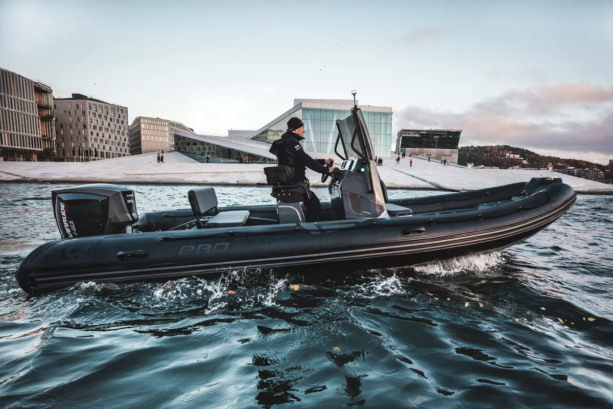 Zodiac Pro 7: Seitenansicht in Fahrt