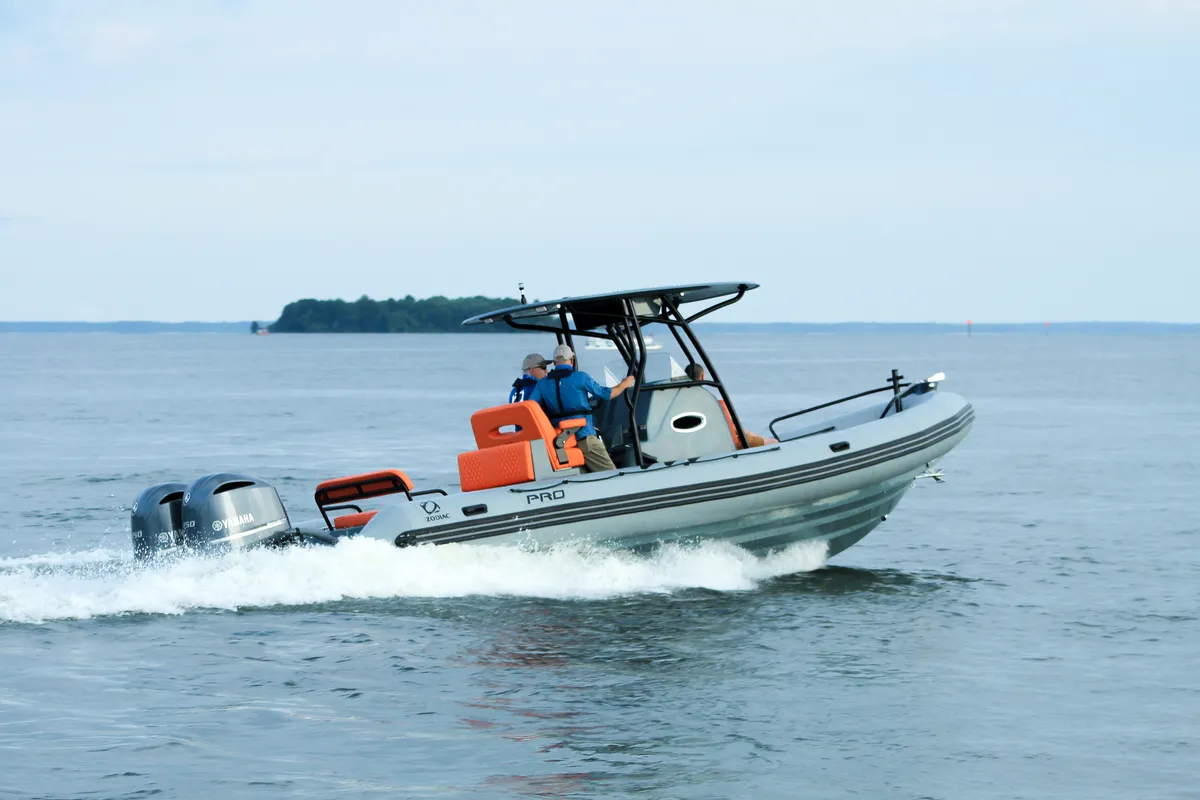 Zodiac Pro 850: Seitenansicht in Fahrt