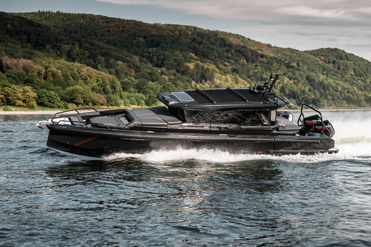 BRABUS Marine Shadow 1000 XC Cross Cabin: BRABUS Marine Shadow 1000 XC Cross Cabin