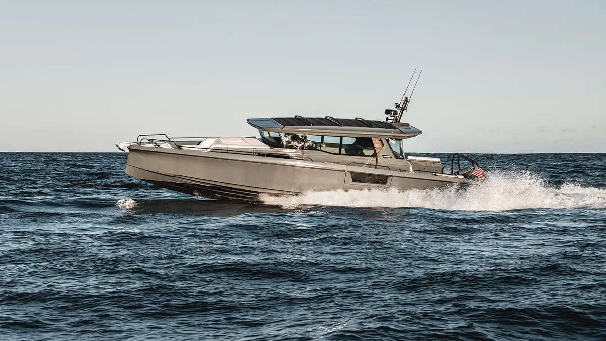 BRABUS Marine Shadow 1500 XC Cross Cabin: BRABUS Marine Shadow 1500 XC Cross Cabin